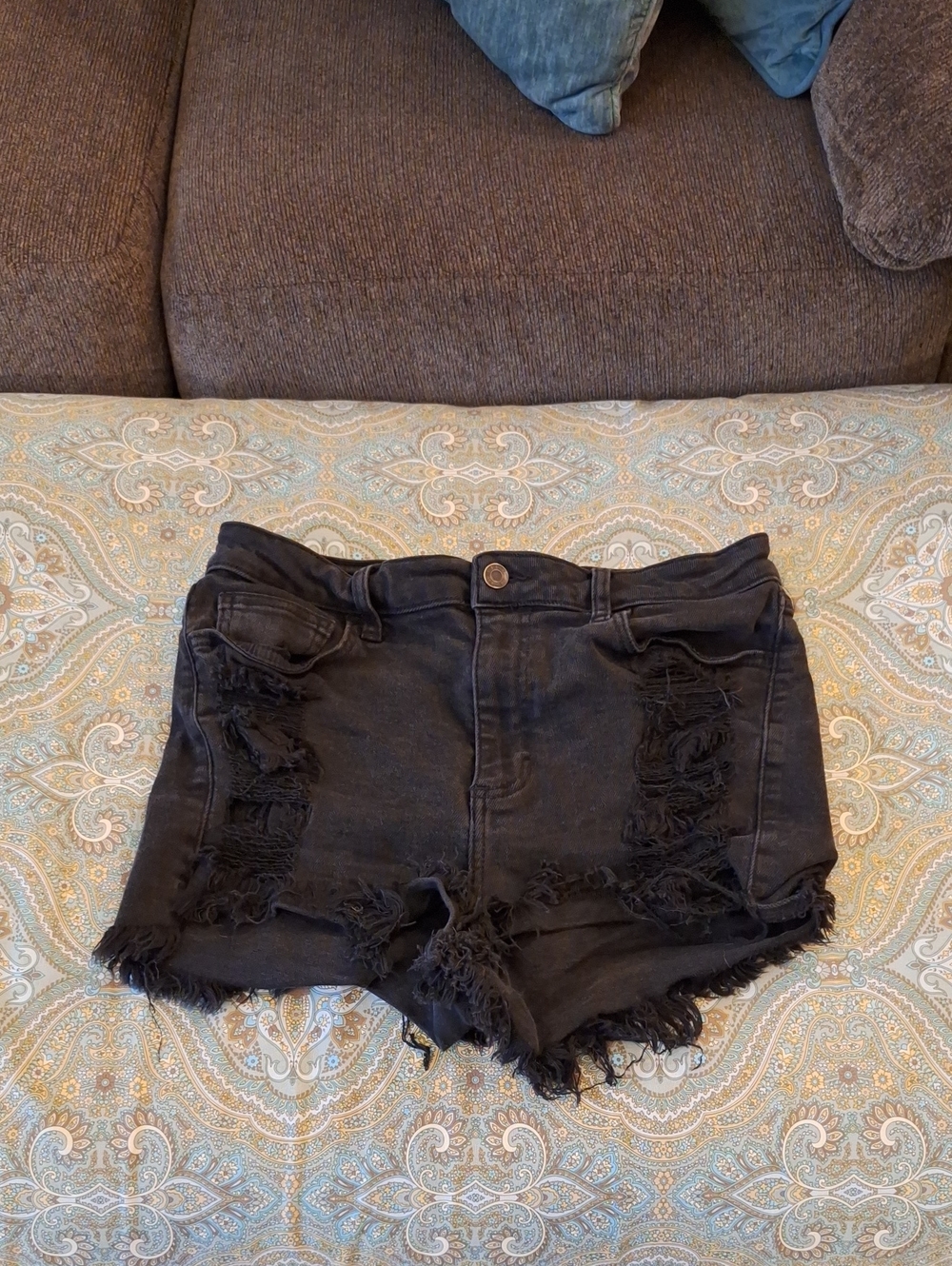 🔥🔥CLEARANCE🔥🔥 Cello Black Distressed Denim Cutoff Shorts. Size XL